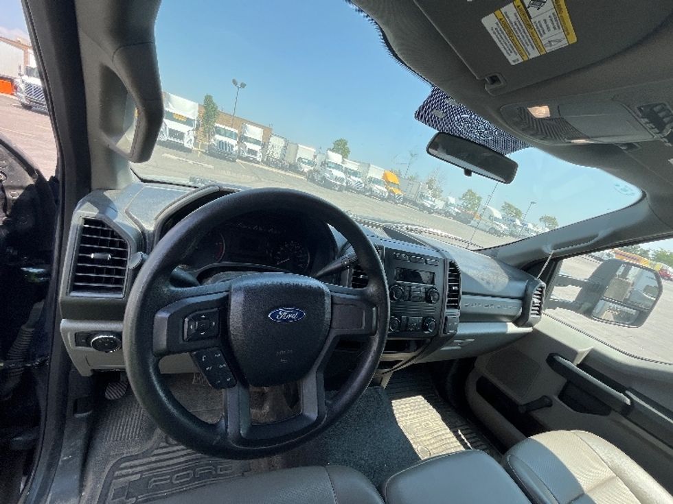 Medium Duty Box Truck-Light and Medium Duty Trucks-Ford-2019-F550-Mississauga-ON-194,514\n\t\tkm-$ 50,500 - Image 17