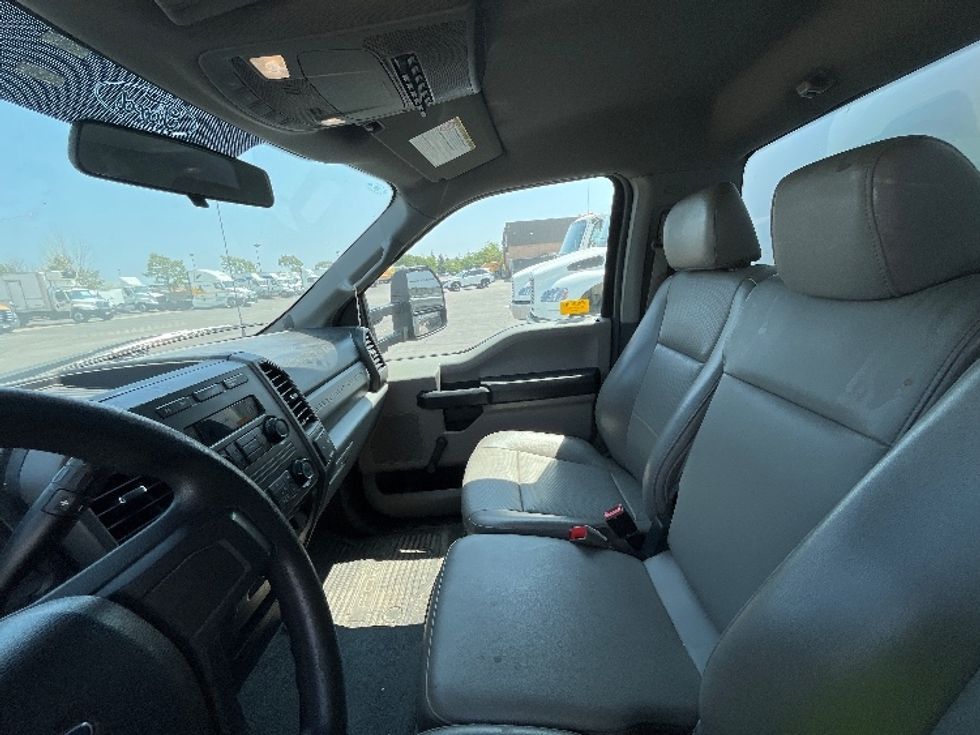 Medium Duty Box Truck-Light and Medium Duty Trucks-Ford-2019-F550-Mississauga-ON-194,514\n\t\tkm-$ 50,500 - Image 19