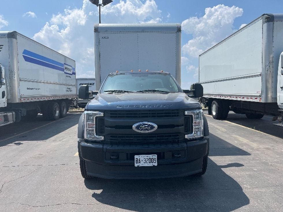 Medium Duty Box Truck-Light and Medium Duty Trucks-Ford-2019-F550-Mississauga-ON-194,514\n\t\tkm-$ 50,500 - Image 2