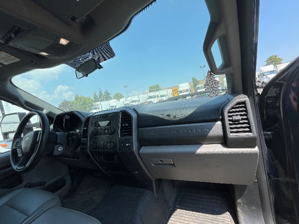 Medium Duty Box Truck-Light and Medium Duty Trucks-Ford-2019-F550-Mississauga-ON-194,514\n\t\tkm-$ 50,500 - Image 21