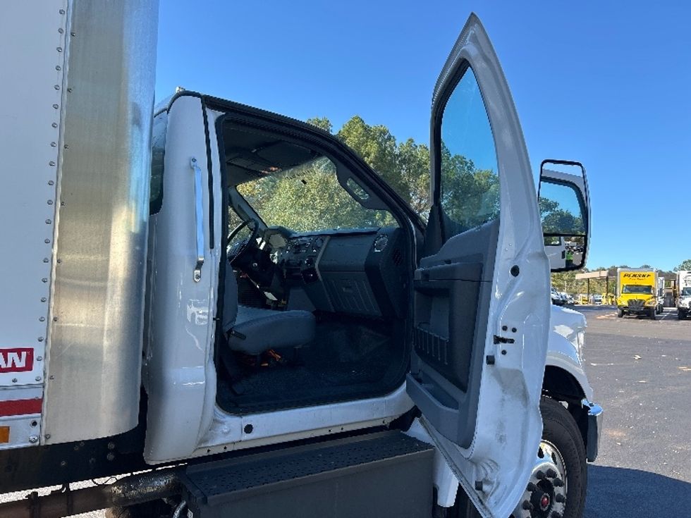 Medium Duty Box Truck-Light and Medium Duty Trucks-Ford-2019-F750-Greensboro-NC-105,057\n\t\tmiles-$ 42,250 - Image 19