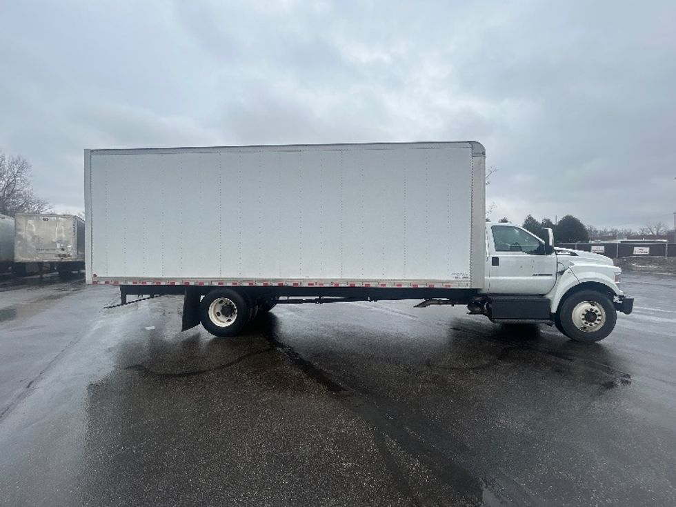 Medium Duty Box Truck-Light and Medium Duty Trucks-Ford-2019-F750-Oakwood Village-OH-188,515\n\t\tmiles-$ 34,250 - Image 14