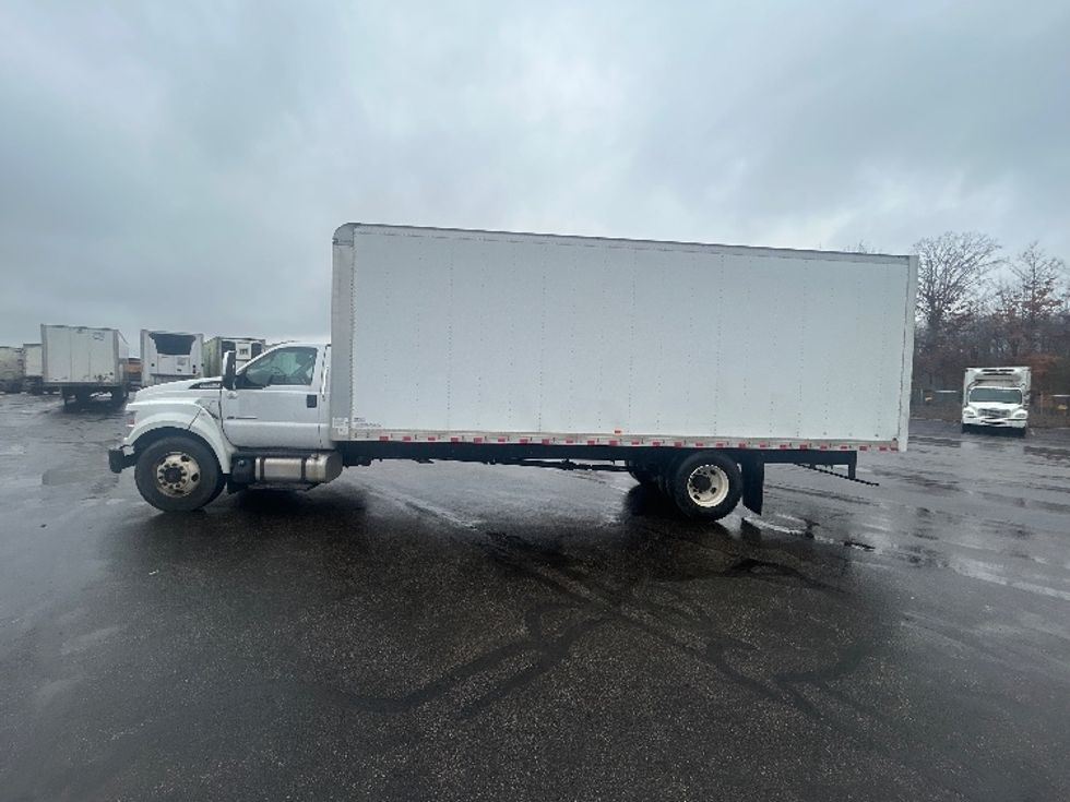 Medium Duty Box Truck-Light and Medium Duty Trucks-Ford-2019-F750-Oakwood Village-OH-188,515\n\t\tmiles-$ 34,250 - Image 4