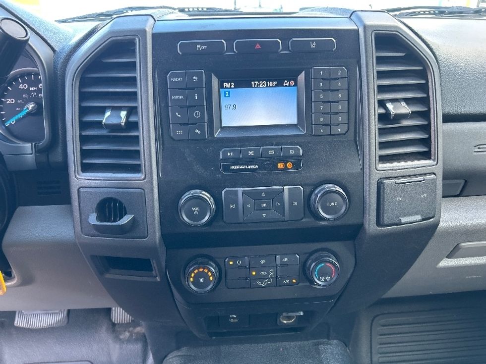 Medium Duty Box Truck-Light and Medium Duty Trucks-Ford-2020-F450-Lubbock-TX-99,598\n\t\tmiles-$ 33,000 - Image 26