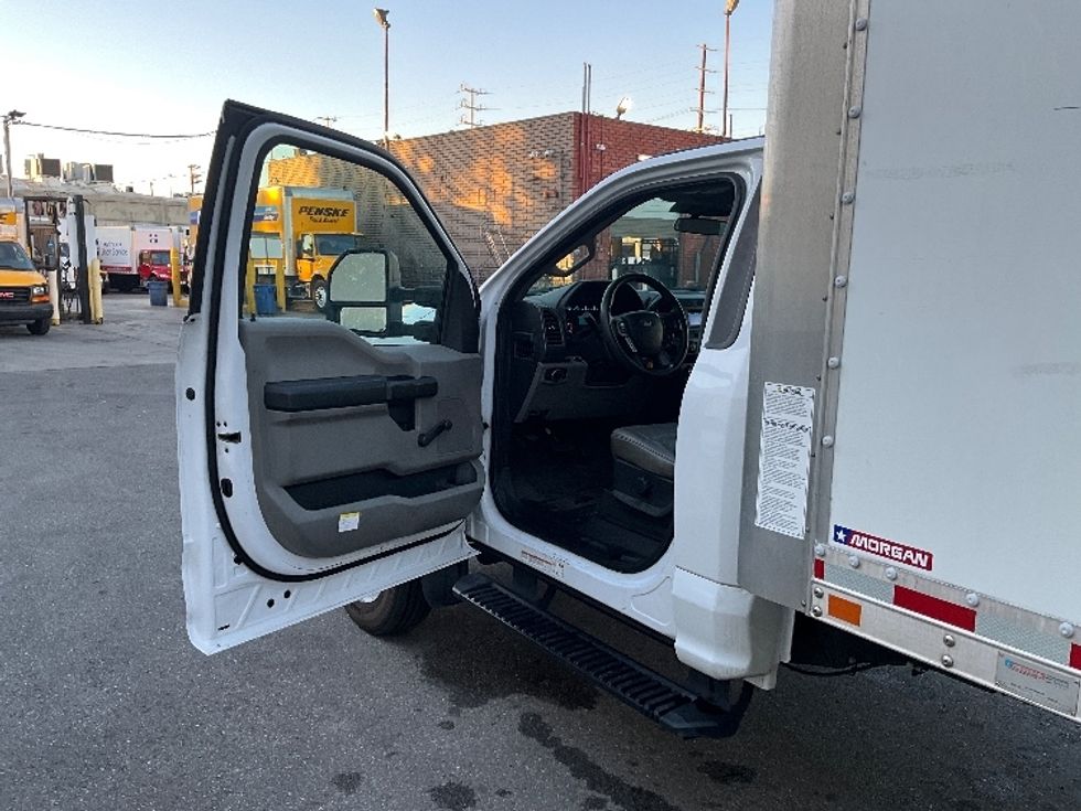 Medium Duty Box Truck-Light and Medium Duty Trucks-Ford-2020-F450-Torrance-CA-70,826\n\t\tmiles-$ 37,750 - Image 16