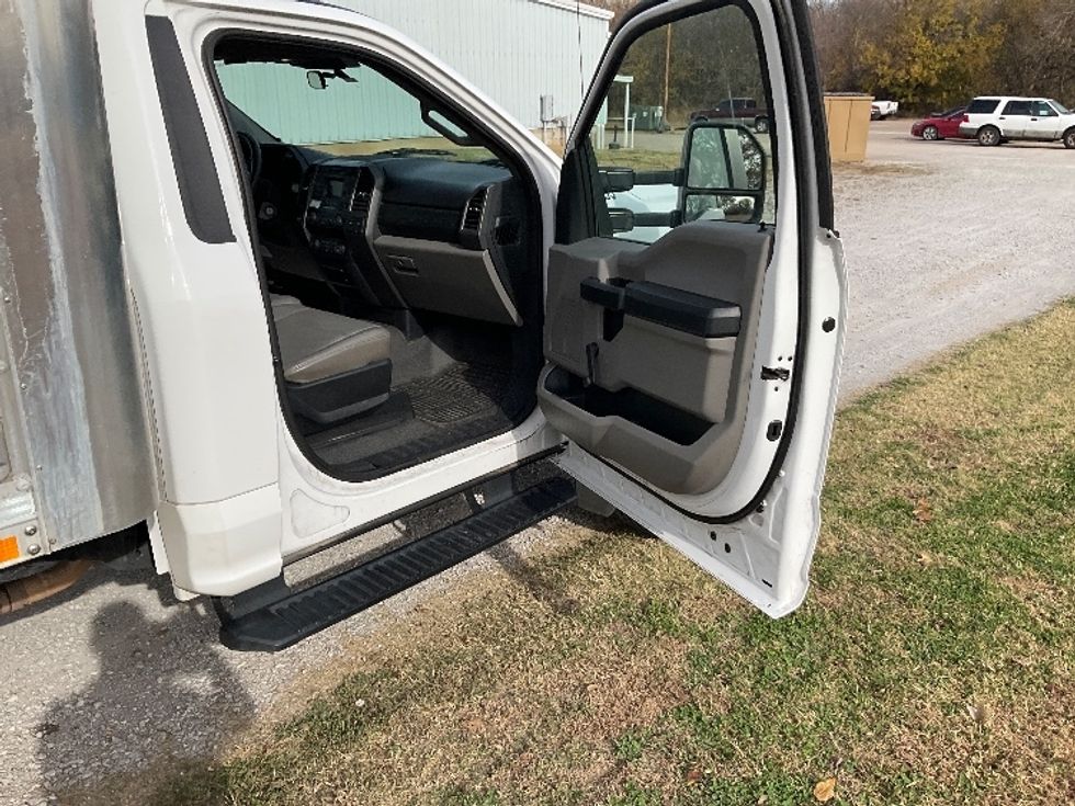 Medium Duty Box Truck-Light and Medium Duty Trucks-Ford-2020-F450-Tulsa-OK-79,410\n\t\tmiles-$ 35,750 - Image 20