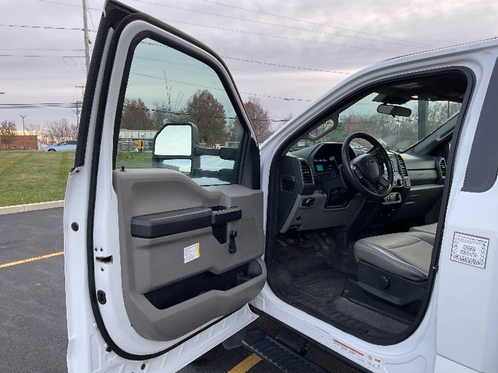 Medium Duty Box Truck-Light and Medium Duty Trucks-Ford-2020-F550-Akron-OH-139,847\n\t\tmiles-$ 25,000 - Image 17