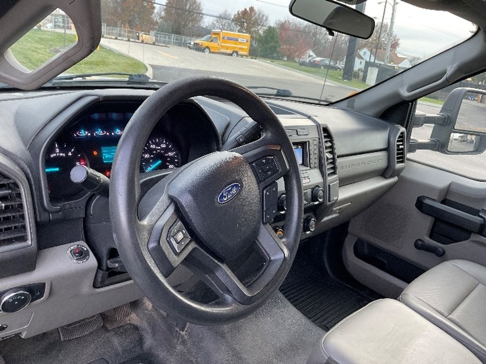 Medium Duty Box Truck-Light and Medium Duty Trucks-Ford-2020-F550-Akron-OH-139,847\n\t\tmiles-$ 25,000 - Image 18