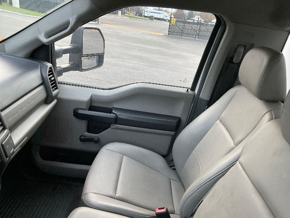 Medium Duty Box Truck-Light and Medium Duty Trucks-Ford-2020-F550-Akron-OH-139,847\n\t\tmiles-$ 25,000 - Image 19