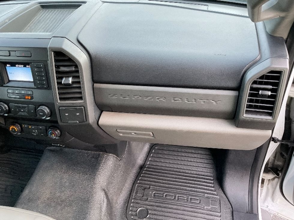 Medium Duty Box Truck-Light and Medium Duty Trucks-Ford-2020-F550-Akron-OH-139,847\n\t\tmiles-$ 25,000 - Image 21