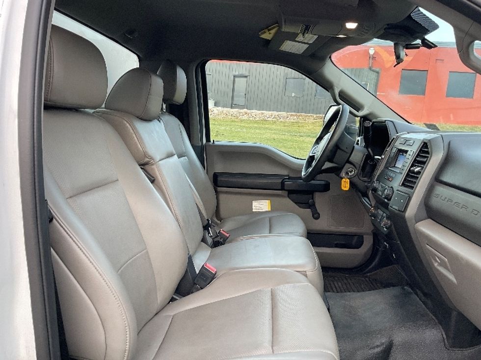 Medium Duty Box Truck-Light and Medium Duty Trucks-Ford-2020-F550-Akron-OH-139,847\n\t\tmiles-$ 25,000 - Image 22