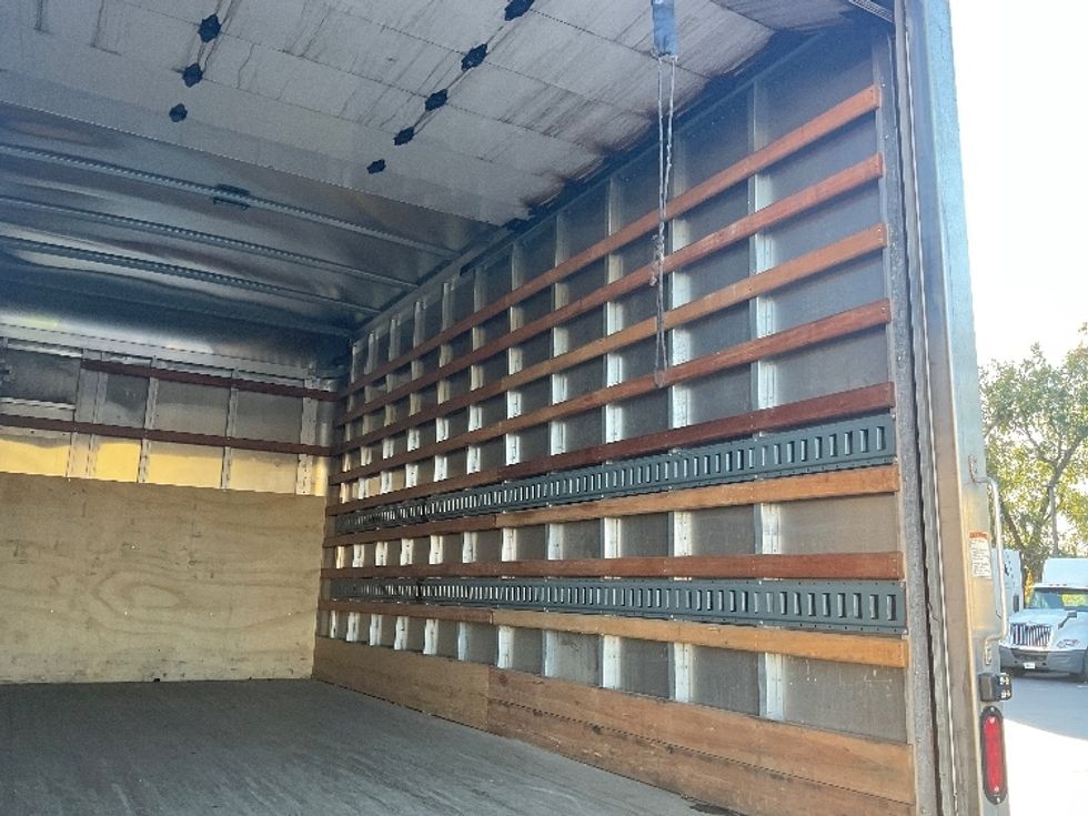 Medium Duty Box Truck-Light and Medium Duty Trucks-Ford-2020-F550-Akron-OH-89,930\n\t\tmiles-$ 33,000 - Image 12