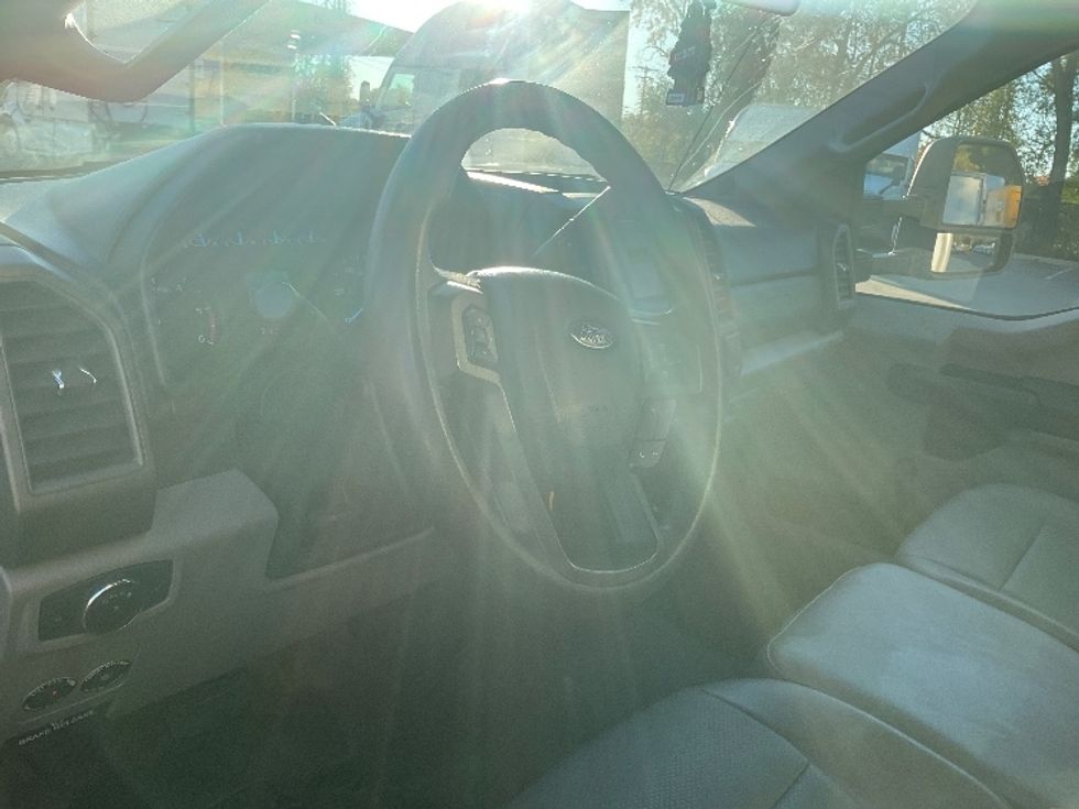 Medium Duty Box Truck-Light and Medium Duty Trucks-Ford-2020-F550-Akron-OH-89,930\n\t\tmiles-$ 33,000 - Image 17