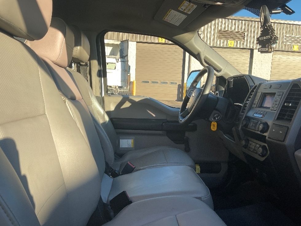 Medium Duty Box Truck-Light and Medium Duty Trucks-Ford-2020-F550-Akron-OH-89,930\n\t\tmiles-$ 33,000 - Image 22