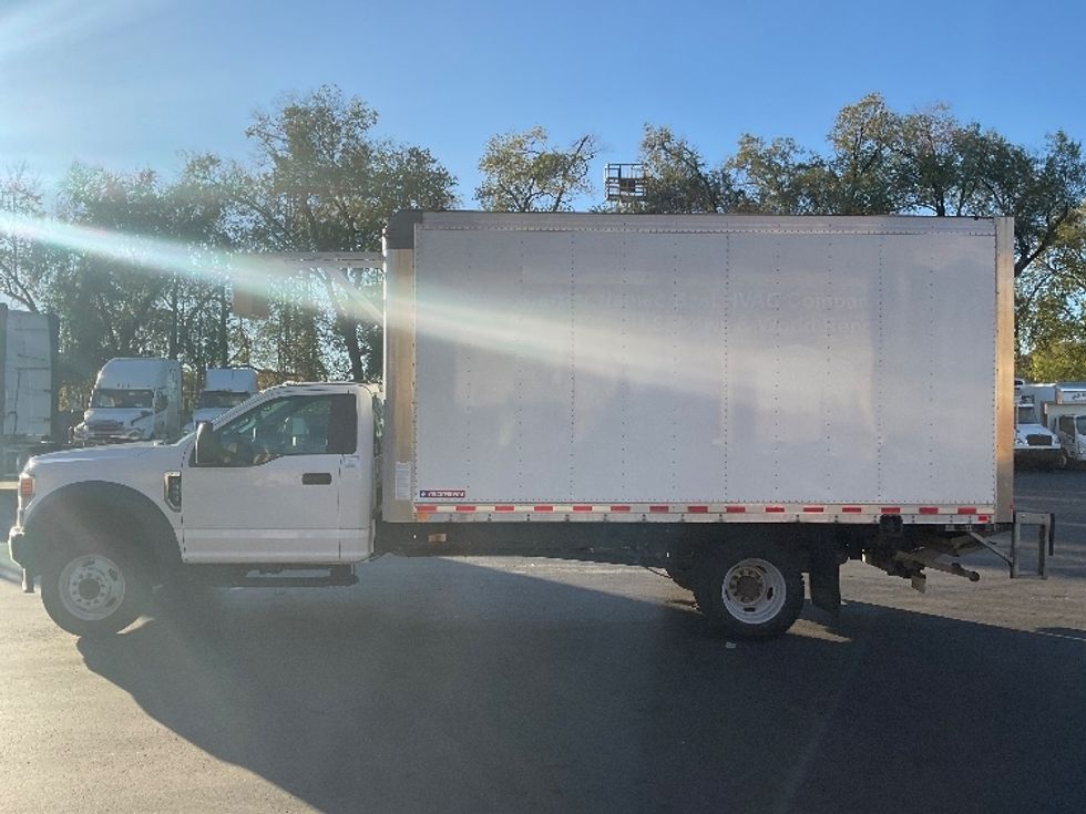 Medium Duty Box Truck-Light and Medium Duty Trucks-Ford-2020-F550-Akron-OH-89,930\n\t\tmiles-$ 33,000 - Image 4