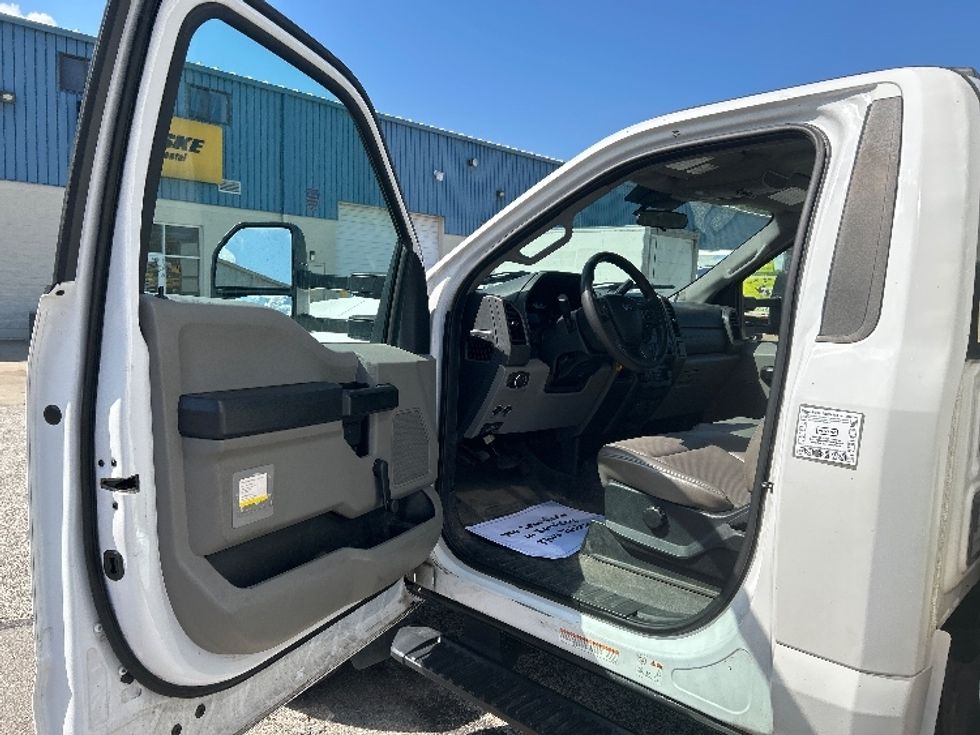 Medium Duty Box Truck-Light and Medium Duty Trucks-Ford-2020-F550-Middlefield-OH-138,097\n\t\tmiles-$ 28,000 - Image 15
