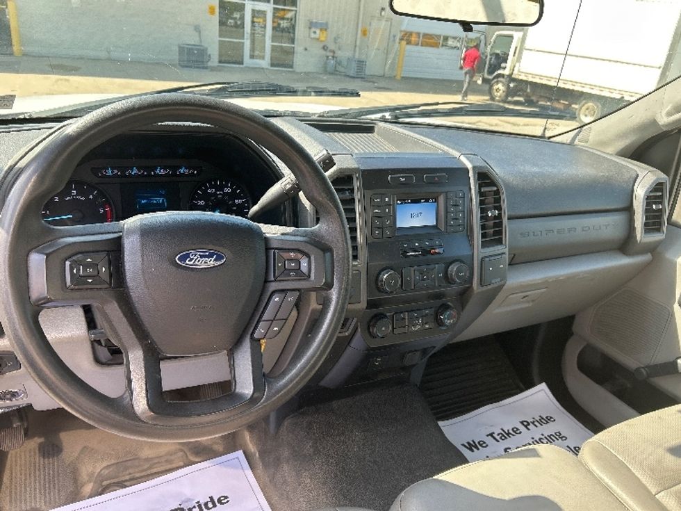 Medium Duty Box Truck-Light and Medium Duty Trucks-Ford-2020-F550-Middlefield-OH-138,097\n\t\tmiles-$ 28,000 - Image 17