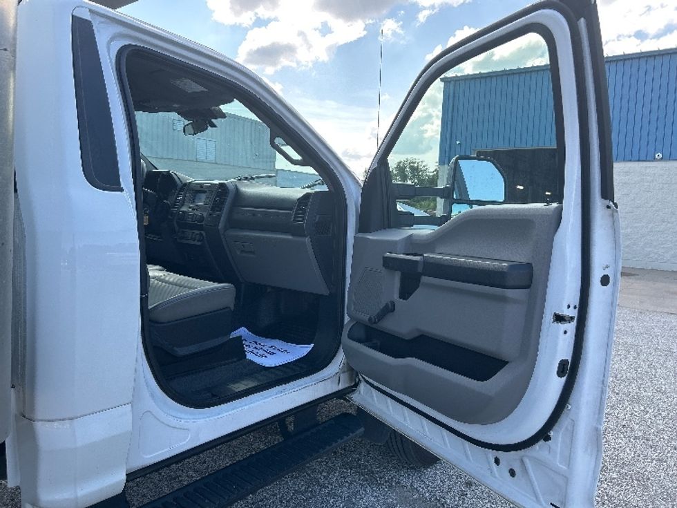 Medium Duty Box Truck-Light and Medium Duty Trucks-Ford-2020-F550-Middlefield-OH-138,097\n\t\tmiles-$ 28,000 - Image 19