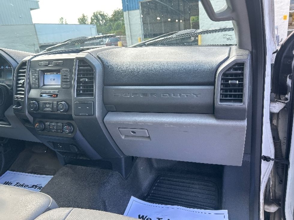 Medium Duty Box Truck-Light and Medium Duty Trucks-Ford-2020-F550-Middlefield-OH-138,097\n\t\tmiles-$ 28,000 - Image 20
