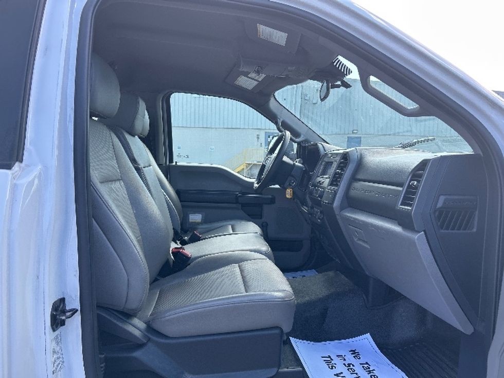 Medium Duty Box Truck-Light and Medium Duty Trucks-Ford-2020-F550-Middlefield-OH-138,097\n\t\tmiles-$ 28,000 - Image 21