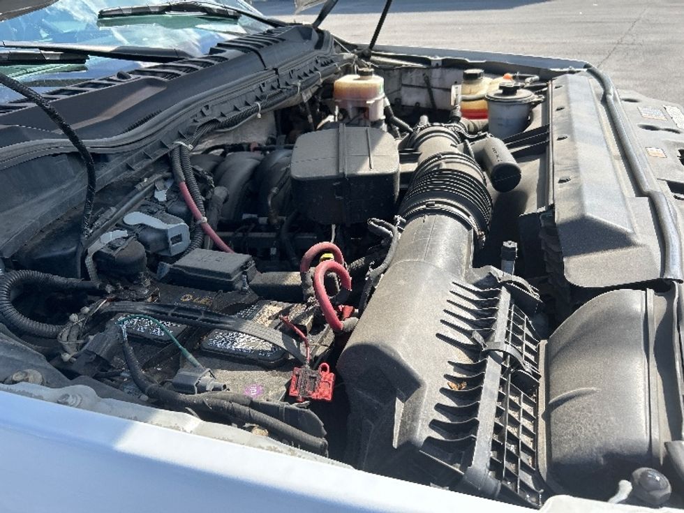 Medium Duty Box Truck-Light and Medium Duty Trucks-Ford-2020-F550-Middlefield-OH-138,097\n\t\tmiles-$ 28,000 - Image 22