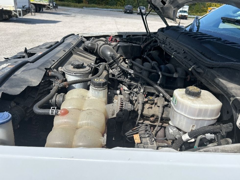 Medium Duty Box Truck-Light and Medium Duty Trucks-Ford-2020-F550-Middlefield-OH-138,097\n\t\tmiles-$ 28,000 - Image 23