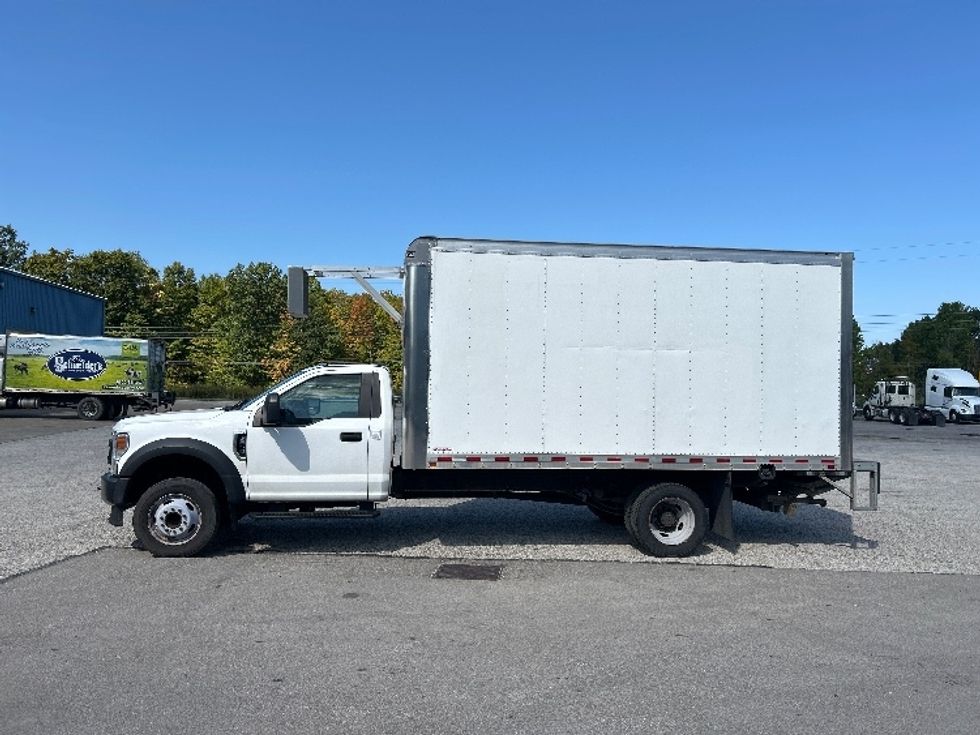 Medium Duty Box Truck-Light and Medium Duty Trucks-Ford-2020-F550-Middlefield-OH-138,097\n\t\tmiles-$ 28,000 - Image 3