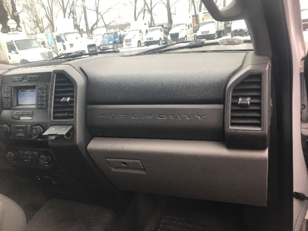 Medium Duty Box Truck-Light and Medium Duty Trucks-Ford-2020-F550-Pittsburgh-PA-127,261\n\t\tmiles-$ 31,000 - Image 21