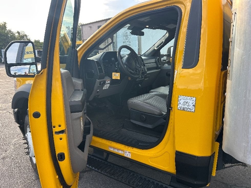 Medium Duty Box Truck-Light and Medium Duty Trucks-Ford-2021-F450-Austin-TX-105,340\n\t\tmiles-$ 34,000 - Image 16