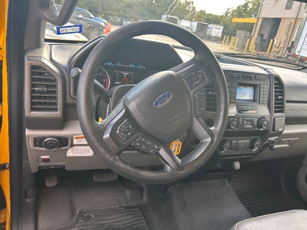 Medium Duty Box Truck-Light and Medium Duty Trucks-Ford-2021-F450-Austin-TX-105,340\n\t\tmiles-$ 34,000 - Image 17