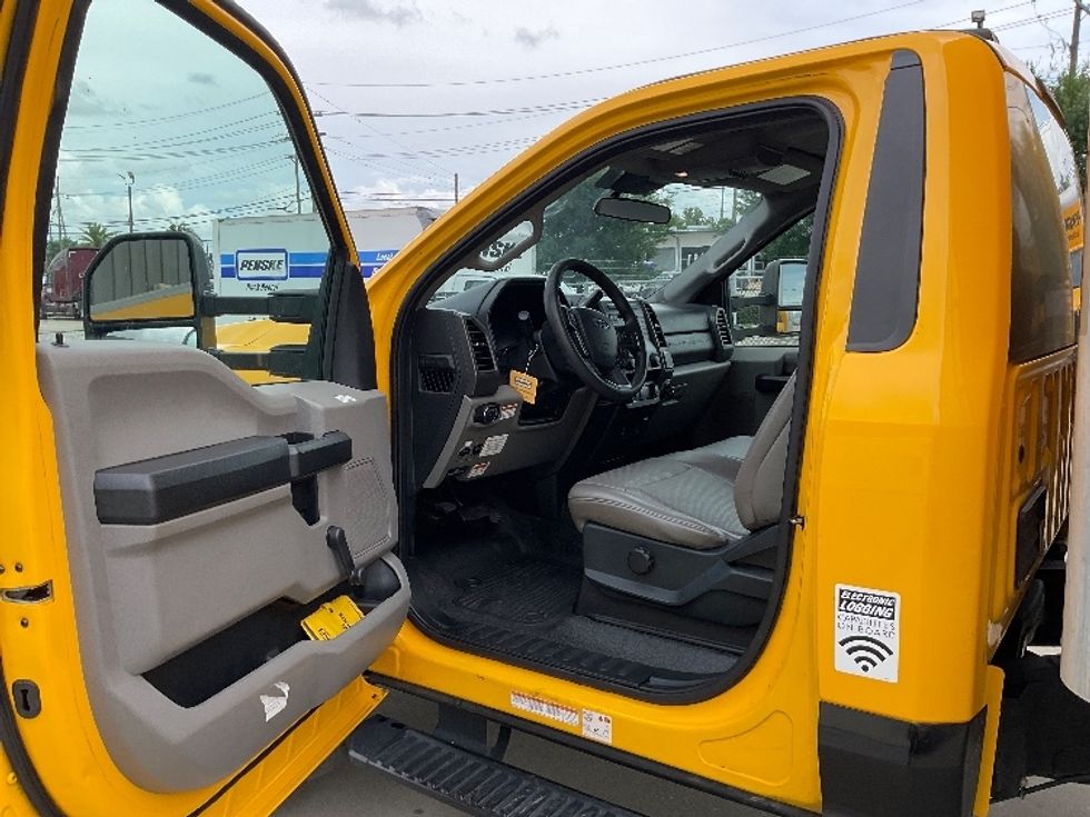 Medium Duty Box Truck-Light and Medium Duty Trucks-Ford-2021-F450-Harahan-LA-99,830\n\t\tmiles-$ 36,000 - Image 16