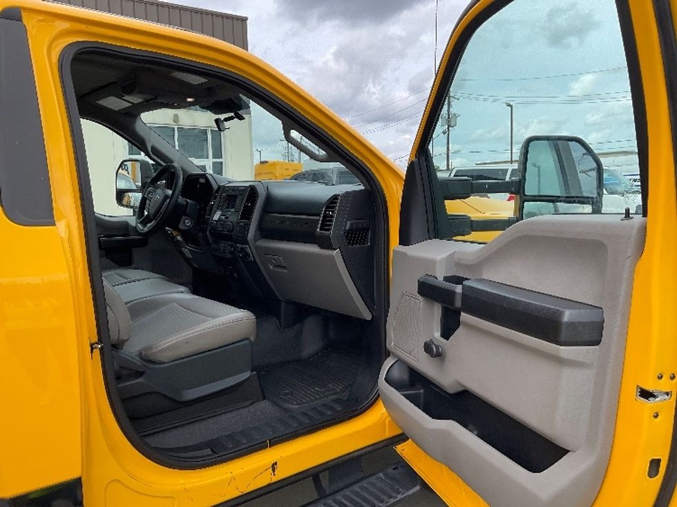 Medium Duty Box Truck-Light and Medium Duty Trucks-Ford-2021-F450-Harahan-LA-99,830\n\t\tmiles-$ 36,000 - Image 20
