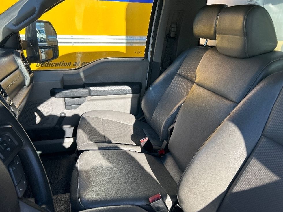 Medium Duty Box Truck-Light and Medium Duty Trucks-Ford-2021-F450-Houston-TX-102,597\n\t\tmiles-$ 36,250 - Image 19