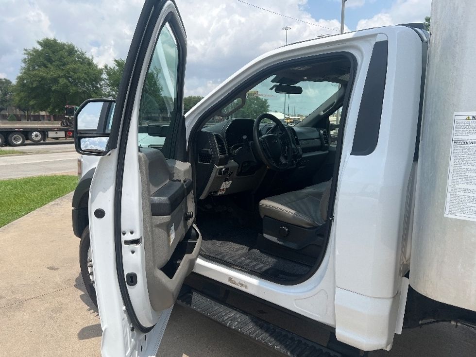 Medium Duty Box Truck-Light and Medium Duty Trucks-Ford-2021-F450-Houston-TX-68,136\n\t\tmiles-$ 51,250 - Image 16