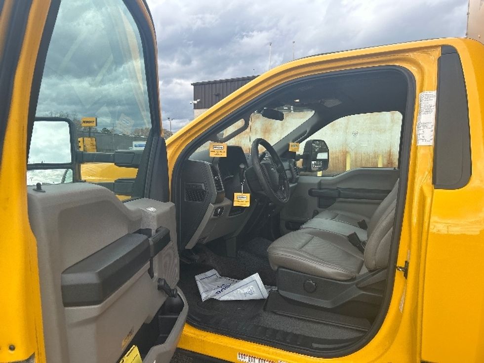 Medium Duty Box Truck-Light and Medium Duty Trucks-Ford-2021-F450-Jackson-MS-134,469\n\t\tmiles-$ 31,750 - Image 16