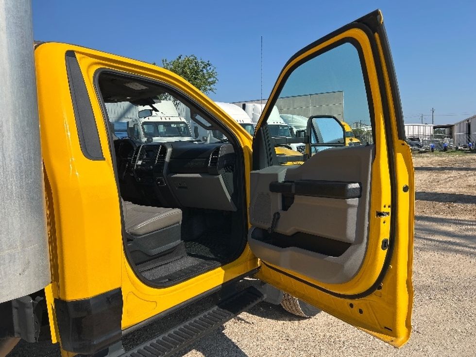 Medium Duty Box Truck-Light and Medium Duty Trucks-Ford-2021-F450-Katy-TX-110,324\n\t\tmiles-$ 35,000 - Image 20