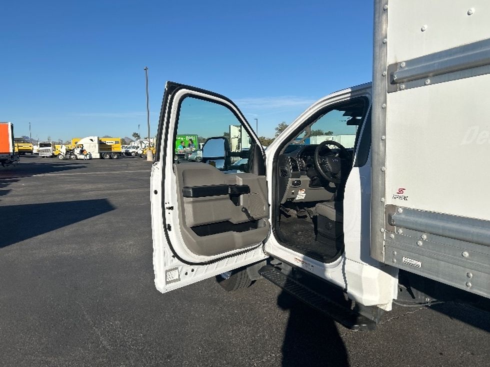 Medium Duty Box Truck-Light and Medium Duty Trucks-Ford-2021-F450-Phoenix-AZ-86,998\n\t\tmiles-$ 38,000 - Image 16