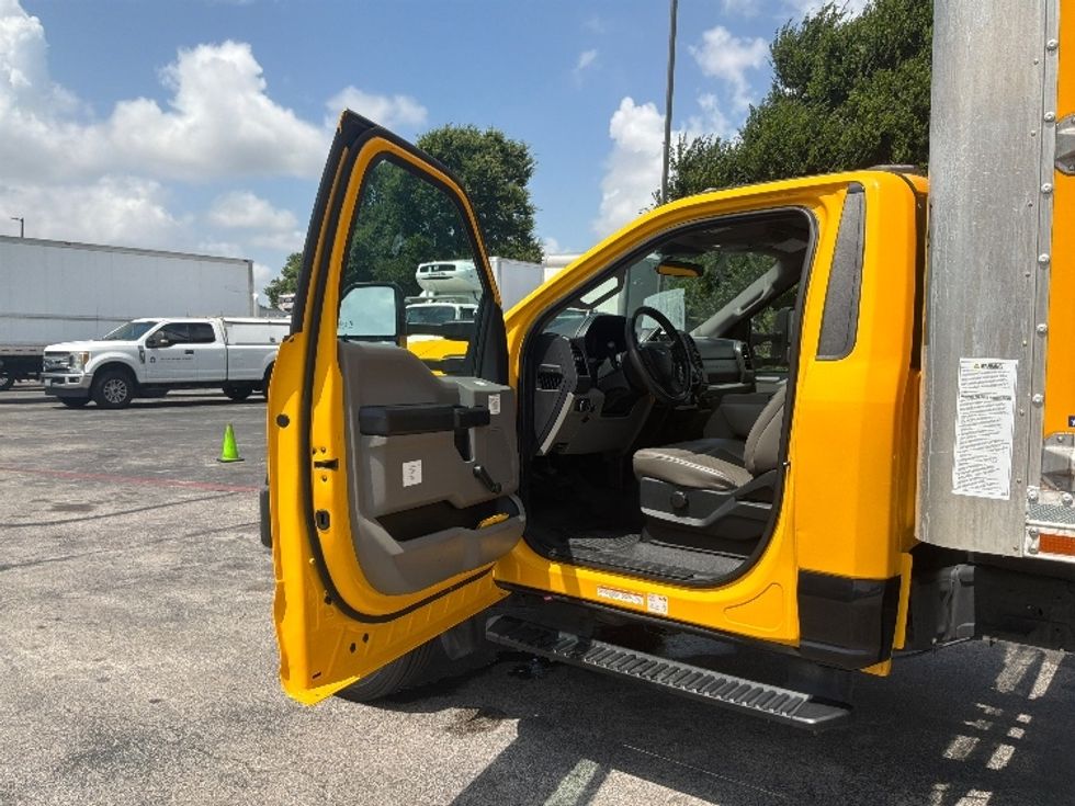 Medium Duty Box Truck-Light and Medium Duty Trucks-Ford-2021-F450-San Antonio-TX-102,135\n\t\tmiles-$ 32,750 - Image 14