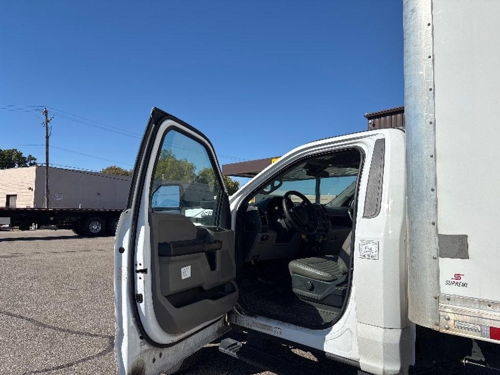 Medium Duty Box Truck-Light and Medium Duty Trucks-Ford-2022-F550-Lansing-MI-199,066\n\t\tmiles-$ 31,750 - Image 15
