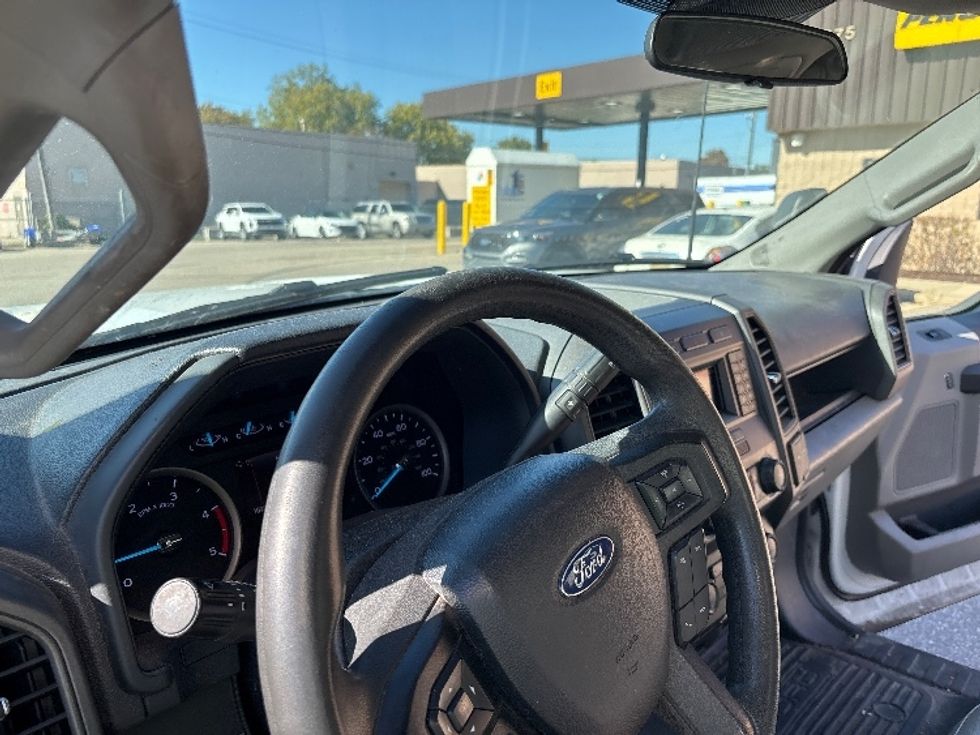 Medium Duty Box Truck-Light and Medium Duty Trucks-Ford-2022-F550-Lansing-MI-199,066\n\t\tmiles-$ 31,750 - Image 16