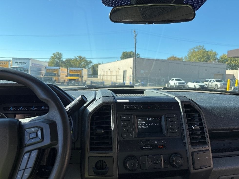 Medium Duty Box Truck-Light and Medium Duty Trucks-Ford-2022-F550-Lansing-MI-199,066\n\t\tmiles-$ 31,750 - Image 17