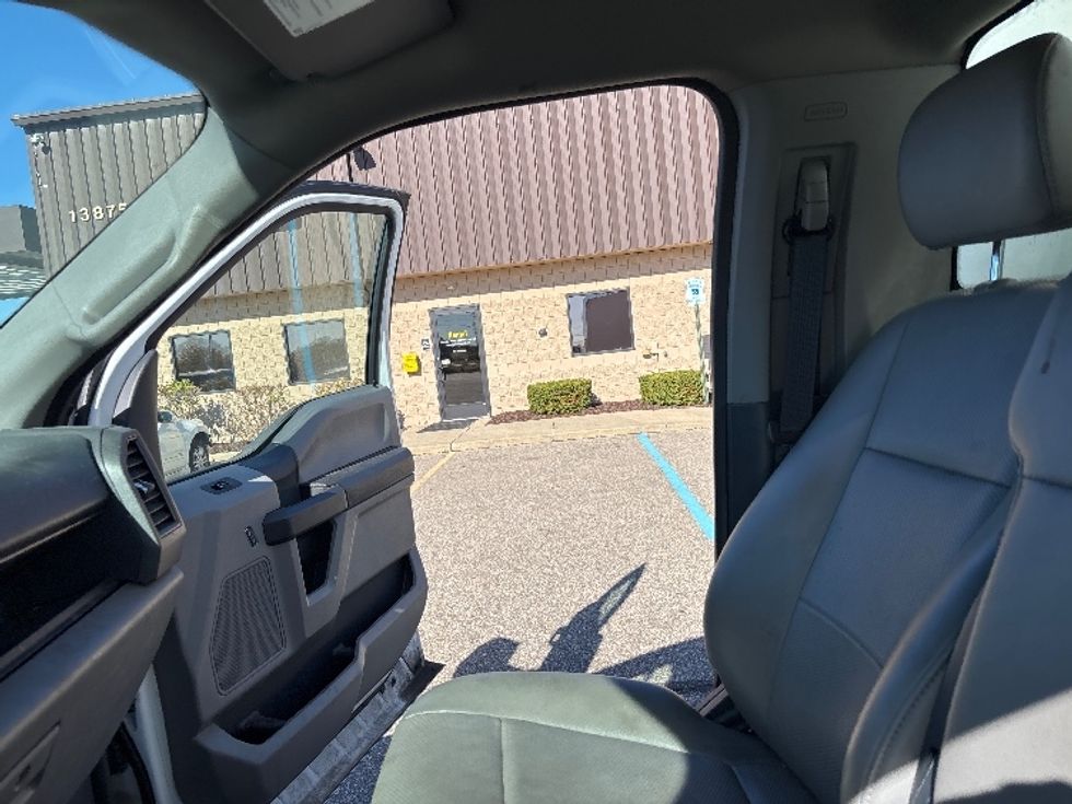 Medium Duty Box Truck-Light and Medium Duty Trucks-Ford-2022-F550-Lansing-MI-199,066\n\t\tmiles-$ 31,750 - Image 18