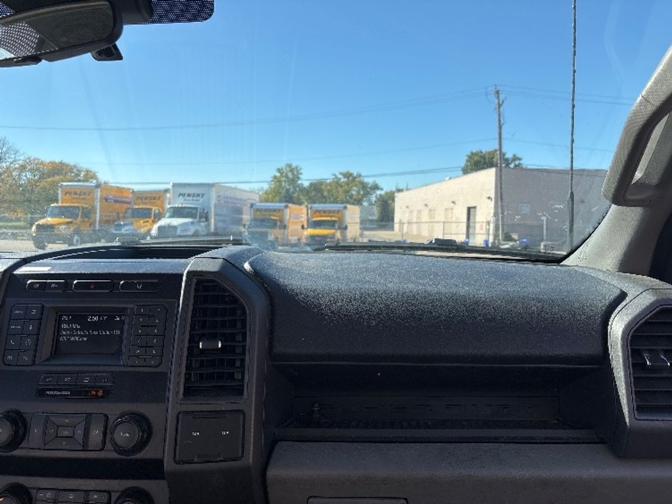 Medium Duty Box Truck-Light and Medium Duty Trucks-Ford-2022-F550-Lansing-MI-199,066\n\t\tmiles-$ 31,750 - Image 20