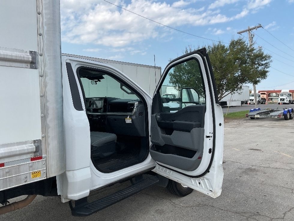 Medium Duty Box Truck-Light and Medium Duty Trucks-Ford-2023-F450-Oklahoma City-OK-68,604\n\t\tmiles-$ 42,250 - Image 16
