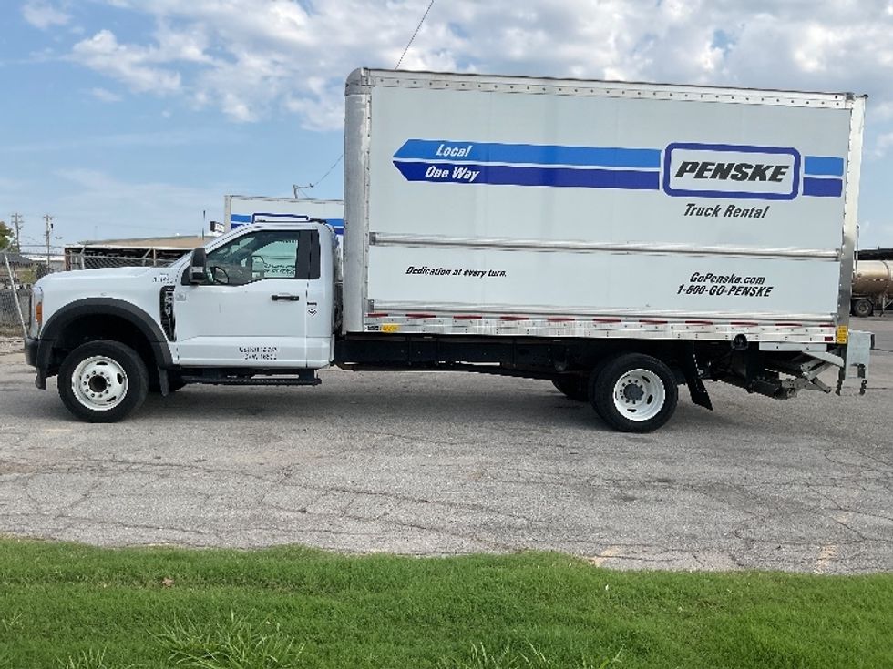 Medium Duty Box Truck-Light and Medium Duty Trucks-Ford-2023-F450-Oklahoma City-OK-68,604\n\t\tmiles-$ 42,250 - Image 4