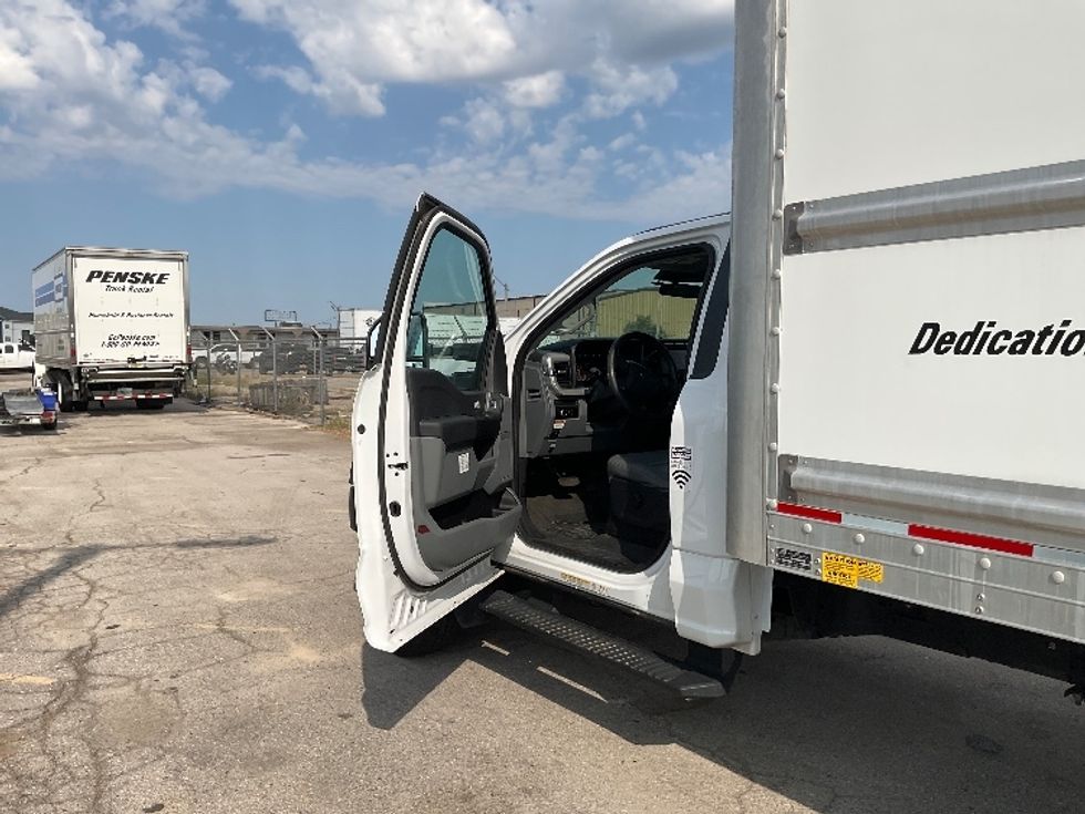 Medium Duty Box Truck-Light and Medium Duty Trucks-Ford-2023-F450-Oklahoma City-OK-68,604\n\t\tmiles-$ 42,250 - Image 5