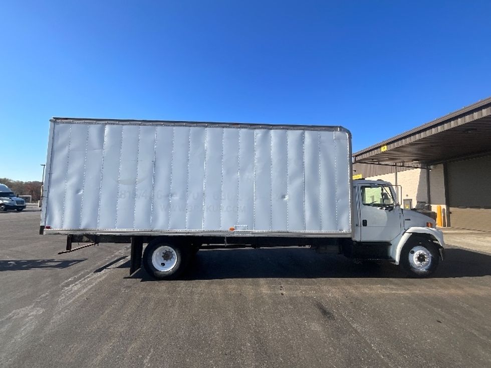 Medium Duty Box Truck-Light and Medium Duty Trucks-Freightliner-2001-FL70-East Chicago-IN-258,348\n\t\tmiles-$ 5,500 - Image 14