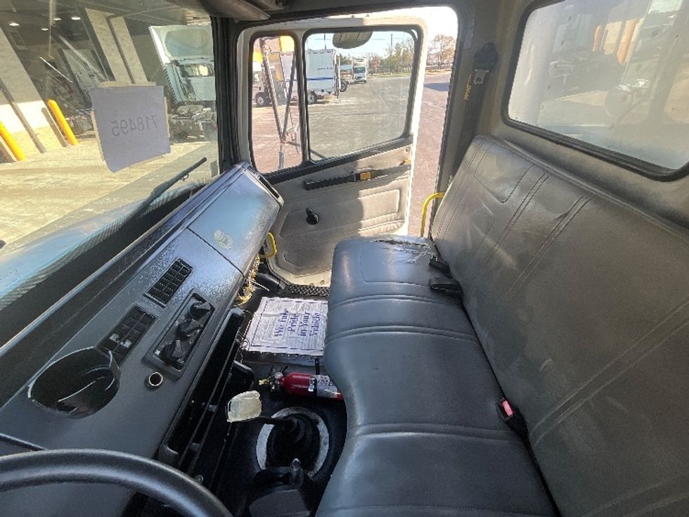 Medium Duty Box Truck-Light and Medium Duty Trucks-Freightliner-2001-FL70-East Chicago-IN-258,348\n\t\tmiles-$ 5,500 - Image 18