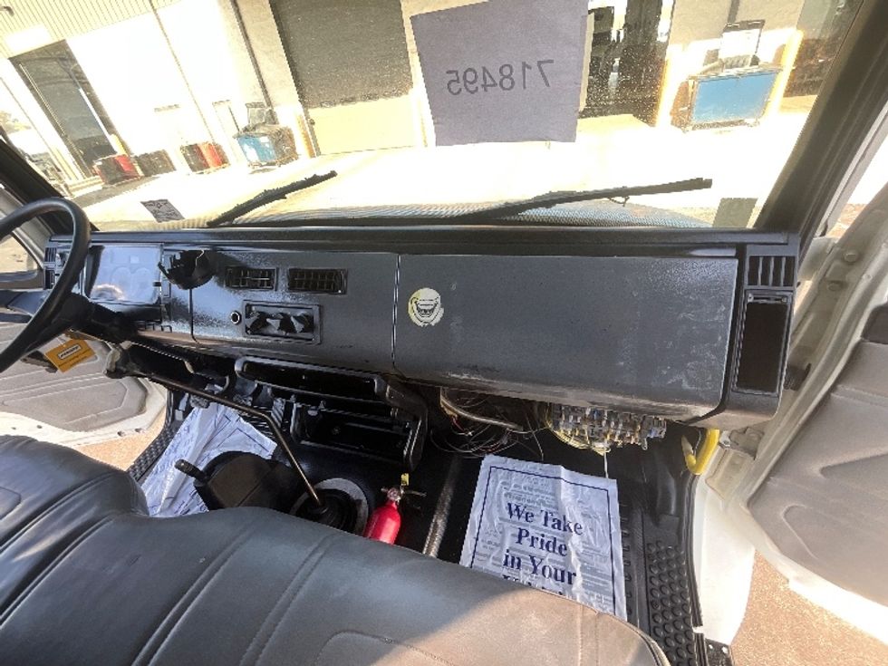 Medium Duty Box Truck-Light and Medium Duty Trucks-Freightliner-2001-FL70-East Chicago-IN-258,348\n\t\tmiles-$ 5,500 - Image 20