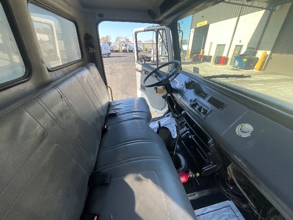 Medium Duty Box Truck-Light and Medium Duty Trucks-Freightliner-2001-FL70-East Chicago-IN-258,348\n\t\tmiles-$ 5,500 - Image 21